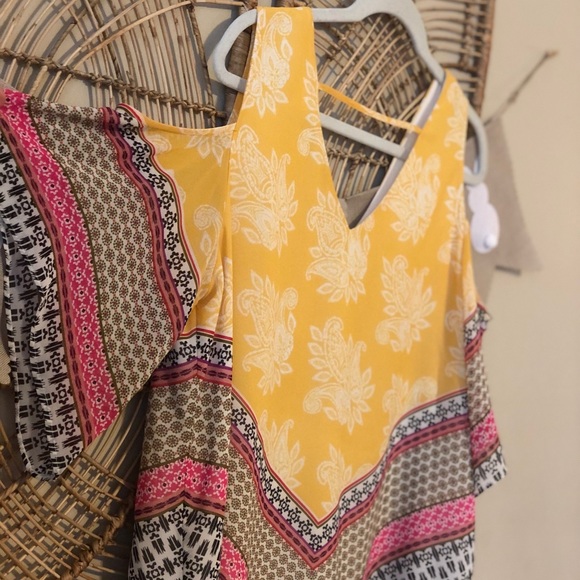 DR2 Tops - NWOT cold shoulder blouse